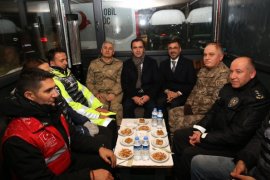 Vali Karakaya Güvenlik Noktalarını Ziyaret Etti