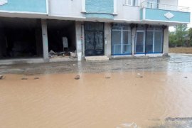 Şiddetli yağmur Tatvan’da hasarlara yol açtı