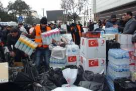 Tatvan Belediyesi depremzedeler için yardım kampanyası başlattı