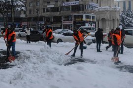 Tatvan’da Karla Mücadele Çalışmaları Sürüyor