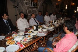 Vali Ustaoğlu, Bitlis’te görev yapan gazetecilerle bir araya geldi
