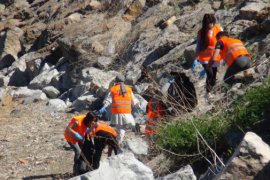 Van Gölü Sahilinde Temizlik Çalışması