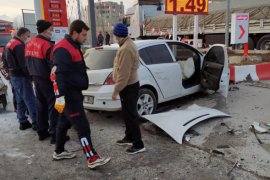 Trafik kazasında 1 kişi hayatını kaybetti 5 kişi yaralandı