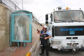 Bitlis'te Otobüs Durakları Dezenfekte Edildi