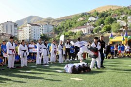 Bitlis’te Spor Okulları Yapılan Törenle Açıldı
