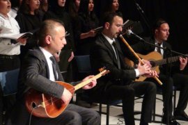 Tatvan Anadolu Lisesi Öğrencileri Resim Sergisi Düzenledi ve Konser Verdi