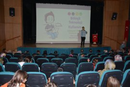 Tatvan’da ‘Bilinçli Teknoloji Kullanımı’ Hakkında Konferans Düzenlendi