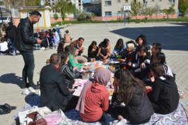 Kız Lisesi Öğrencileri Tarafından Geleneksel Kahvaltı Programı Düzenlendi