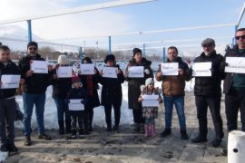 Kahramanmaraş Depremi Yıldönümü Dolayısıyla Van Gölü’ne Karanfil Bırakıldı