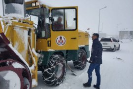 Bitlis Belediyesi karla mücadele çalışmaları aralıksız sürdürülüyor