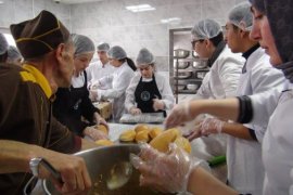 Tatvan’daki Anaokulu Öğrencileri İçin Ücretsiz Yemek Üretimine Başlandı