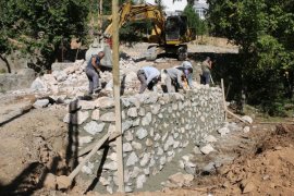 Bitlis Belediyesi’nin İstinat Duvarı ve Yol Yapım Çalışmaları Devam Ediyor