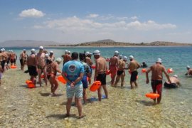 Van Denizi Yüzme Festivali Yoğun İlgi Gördü