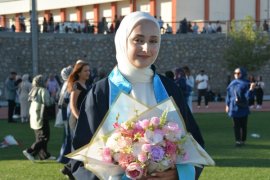 Bitlis Eren Üniversitesi'nde Mezuniyet Töreni Düzenlendi