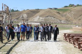 Vali Çağatay, Ahlat’ta yapılacak olan şenlik yerini inceledi