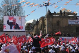 Başbakan Bitlis'e havalimanı müjdesi verdi