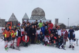 Erzurum’da yapılan kayak yarışmasında Bitlisli sporcular dereceye girdi