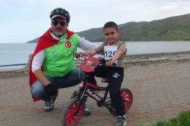 Van Gölü sahilinde bisiklet turu düzenlendi