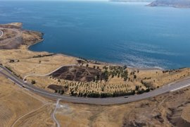 Van Gölü’nün Tatvan Sahilinde 4 Ton Çöp Toplandı