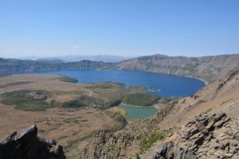 Nemrut Kalderası Beton Yapılardan Kurtuluyor