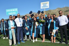 Bitlis Eren Üniversitesi'nde Mezuniyet Töreni Düzenlendi