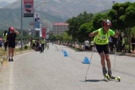 Tatvan’da Tekerlekli Kayak Türkiye Şampiyonası yapıldı