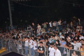 Üç Kız Kardeşin Tatvan’daki Konserine Yoğun İlgi