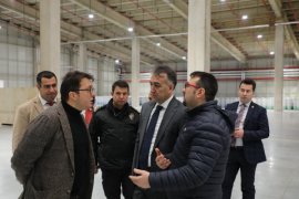 Vali Çağatay İplik Fabrikasında İncelemelerde Bulundu