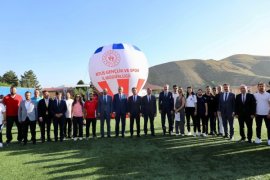 Bitlis’te Spor Okulları Yapılan Törenle Açıldı