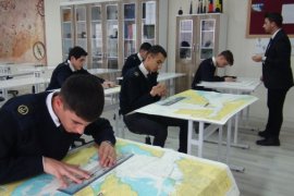 Tatvan’daki Lise Öğrencileri Van Gölü’nde Uygulamalı Ders Görüyor