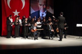 Tatvan Anadolu Lisesi Öğrencileri Resim Sergisi Düzenledi ve Konser Verdi