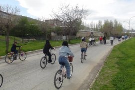 Van Gölü sahilinde bisiklet turu düzenlendi