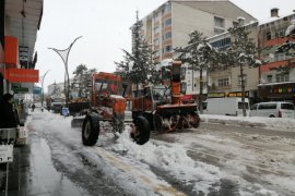 Tatvan’da Karla Mücadele Çalışmaları Yoğun Şekilde Sürüyor