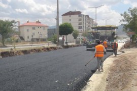 Tatvan Cumhuriyet Caddesi’nde sıcak asfalt yapımı