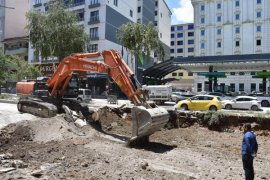 Tatvan Cumhuriyet Caddesi’nde Asfalt Çalışmaları Başladı