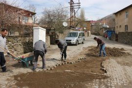 Bitlis’te Kışın Bozulan Yollar Onarılıyor