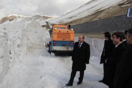 Nemrut Dağı’nda yol açma çalışması