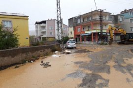 Şiddetli yağmur Tatvan’da hasarlara yol açtı