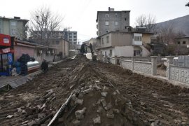 Tatvan’da Yol Yenileme Çalışmaları Devam Ediyor