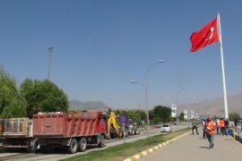 Van Gölü’nün Tatvan Sahilinde Dip Temizliği Çalışmaları Başlatıldı