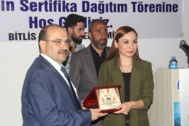 Bitlis’te gazetecilik kursuna katılan 38 kursiyere sertifika verildi