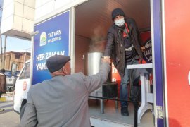 Tatvan Belediyesi, Mobil İkram Aracı'yla Çorba Dağıtımına Başladı