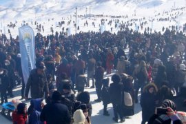 Tatvan Belediyesi’nin ‘Kayak Festivali’ Etkinliklerine Yoğun İlgi