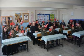 Kaymakam Demirer, Öğrencilerin Karne Sevincine Ortak Oldu