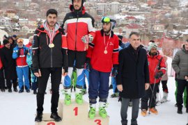 Bitlis’te Kış Sporları Şenliği Düzenlendi