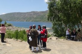 Nemrut Krater Gölü Çevresinde ‘Obezite Farkındalık Yürüyüşü’ Yapıldı