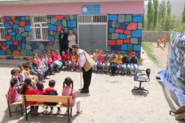 Bitlis’te Kırsaldaki Çocuklar Tiyatroyla Buluşuyor