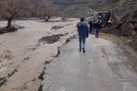 Yağışlardan Dolayı Bitlis’teki Bazı Köylerde Sel Felaketi Yaşandı