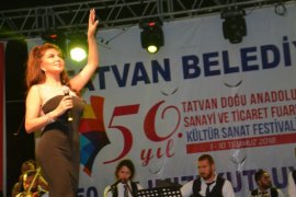 Ebru Yaşar'ın Tatvan konseri