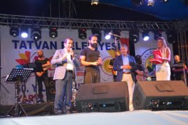 Koray Avcı Tatvan’da konser verdi